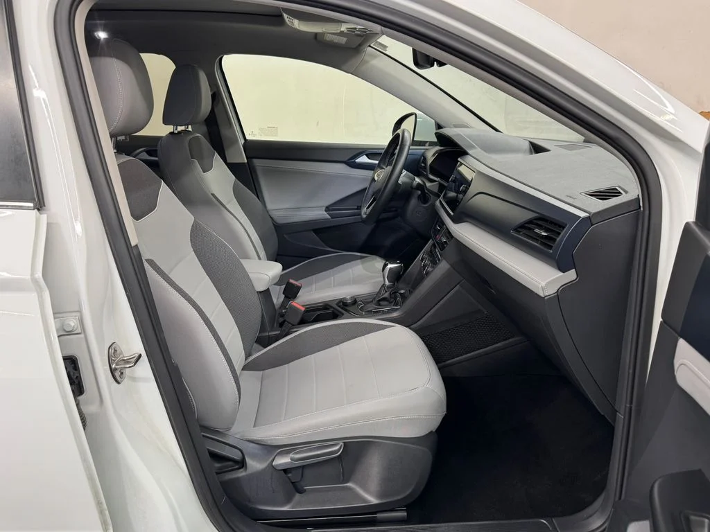 Used 2024 White Volkswagen 1.5T SE image 28