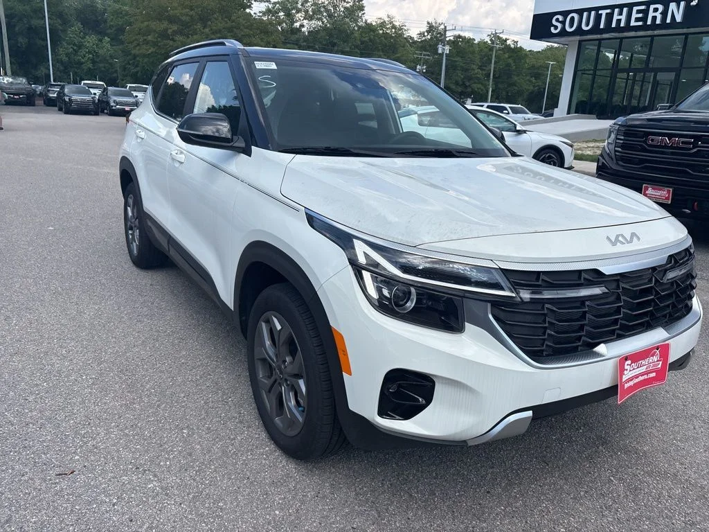Used 2024 White Kia SX image 9