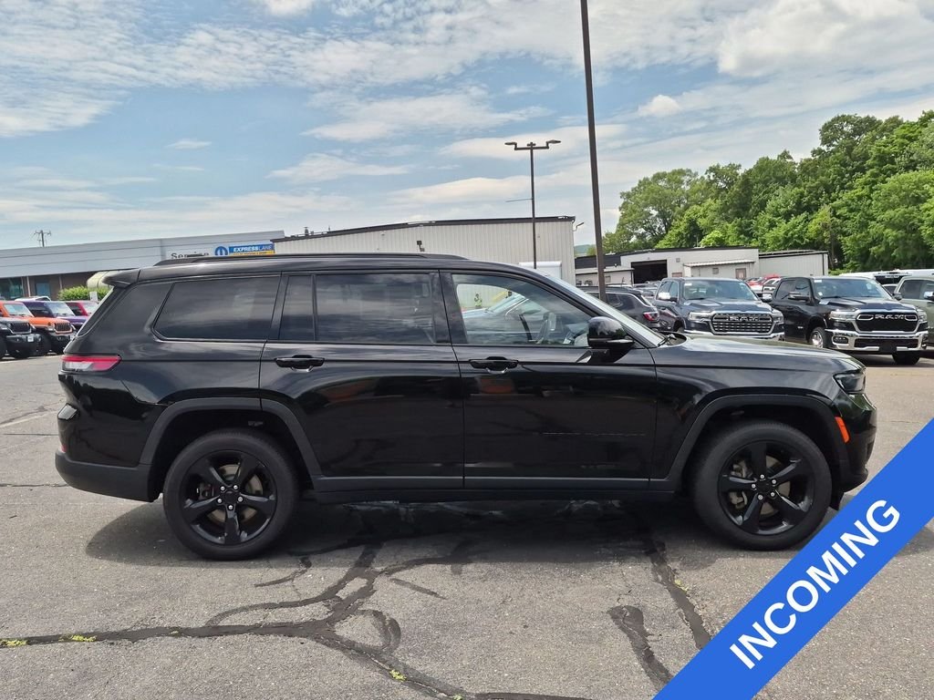 Used 2023 Black Jeep Altitude image 2