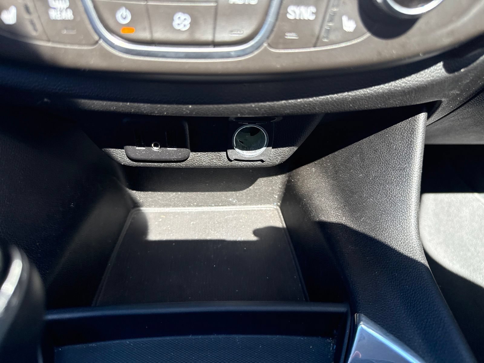 Used 2018 SATIN STEEL METALLIC Chevrolet LT Leather image 29