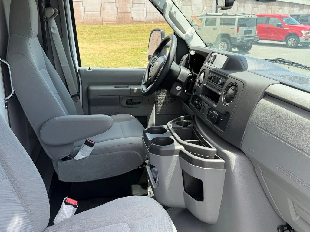New 2026 Oxford White Ford E-350 SRW image 25