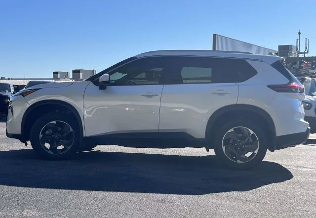 Certified Used 2024 Everest White P Nissan SV image 7