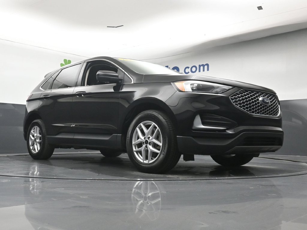 Used 2023 Black Ford SEL image 25