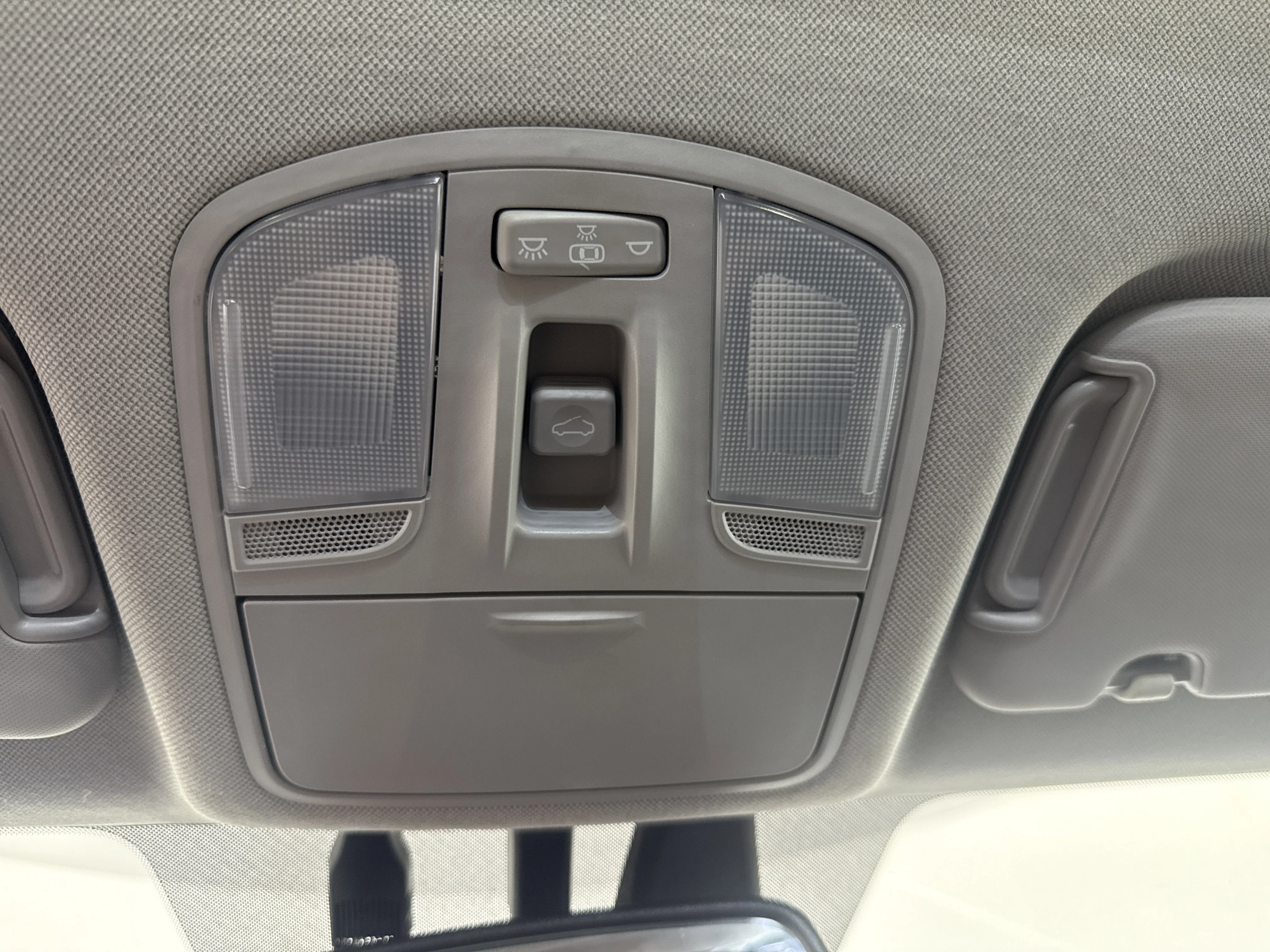 Used 2020 Fluid Metal Hyundai Value Edition image 33