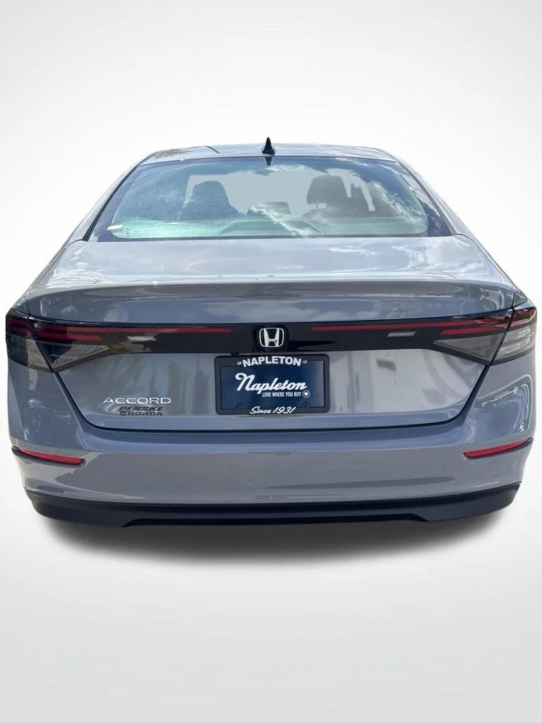 Certified Used 2025 Urban Gray Pearl Honda 1.5T SE image 19
