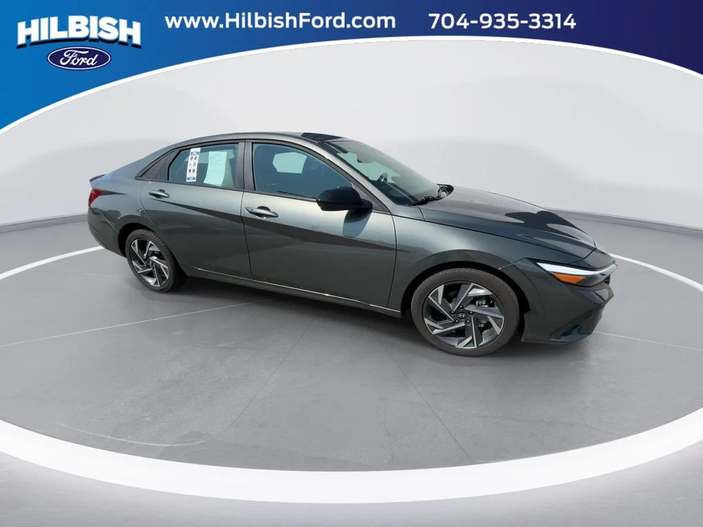 Used 2025 Gray Hyundai SEL Sport image 9
