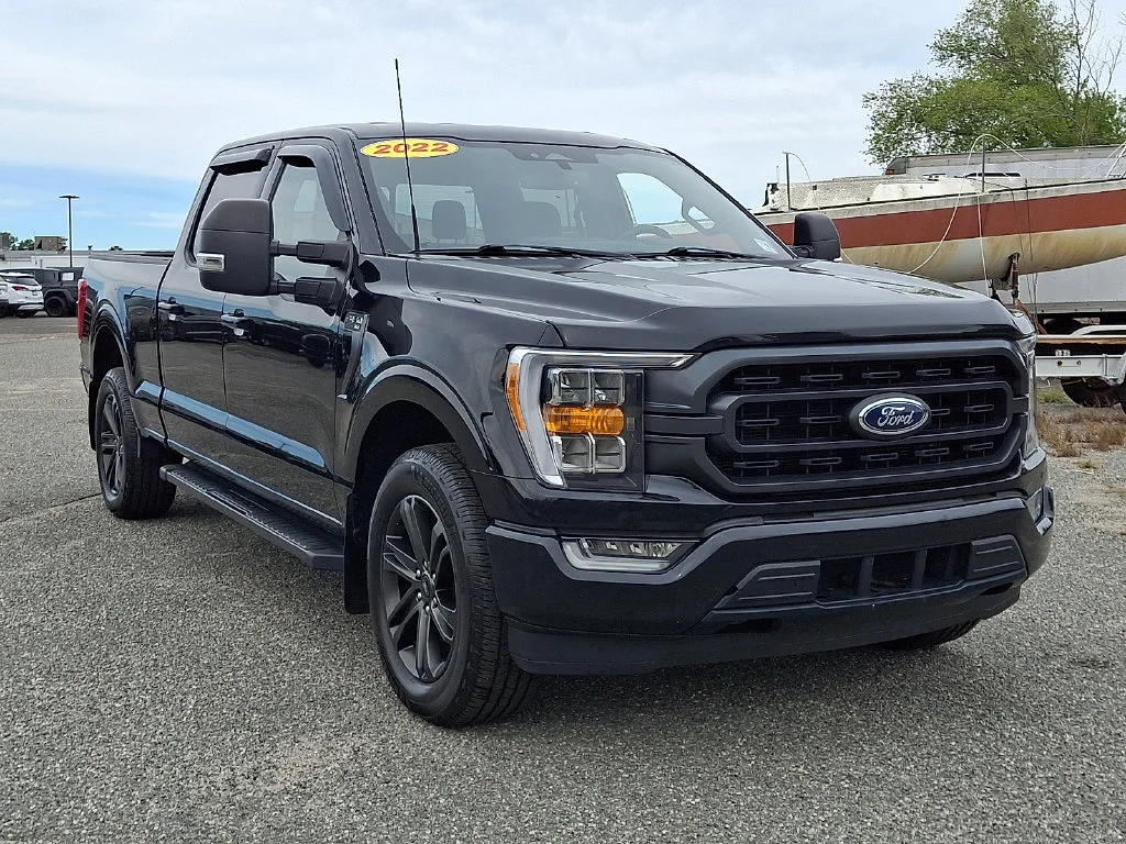 Used 2022 Agate Black Metallic Ford XLT image 2
