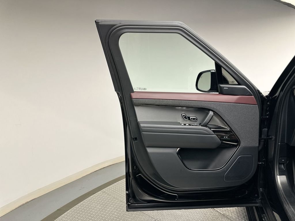 Used 2023 Santorini Black Metallic Land Rover SE Dynamic image 21