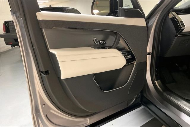 Used 2024 Gray Land Rover SE image 25
