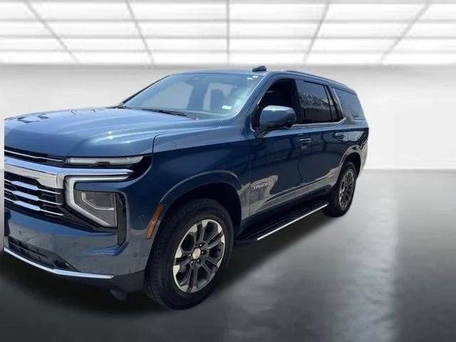 Used 2025 Lakeshore Blue Metallic Chevrolet LT image 1