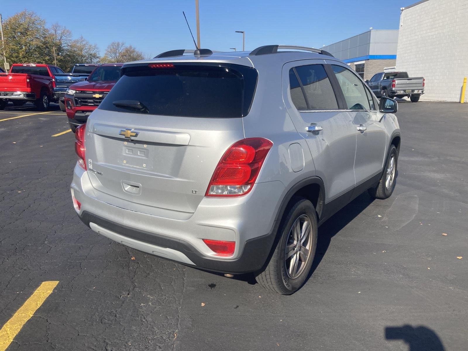 Used 2018 Silver Ice Metallic Chevrolet LT image 7