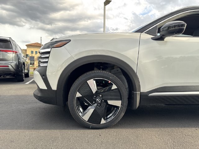 New 2026 Aspen White TriCoat / Super Black Two-tone Nissan SR image 8