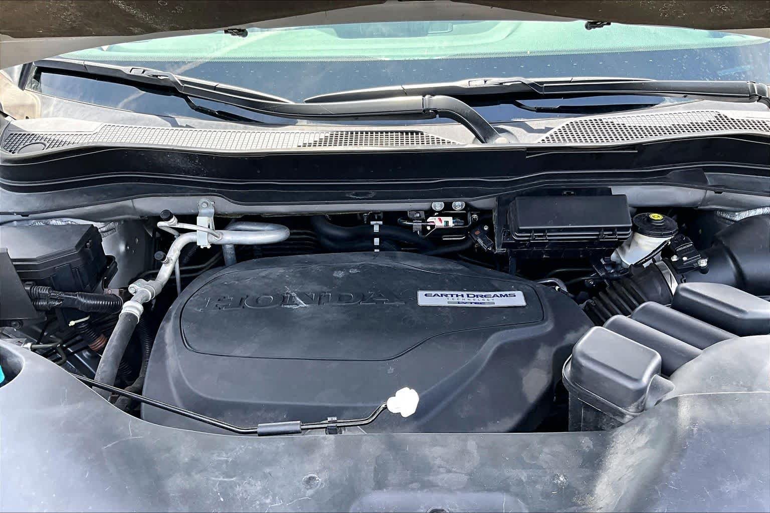 Used 2019 Lunar Silver Metallic Honda Touring 8-Passenger image 30