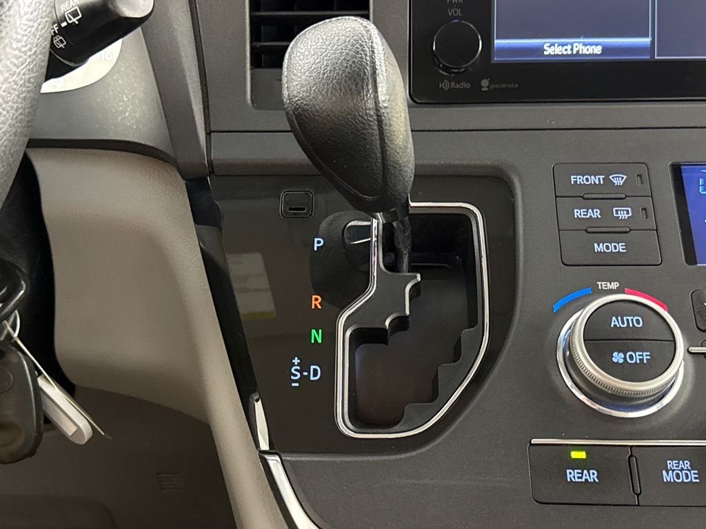 2015 Toyota Sienna LE - Photo 17
