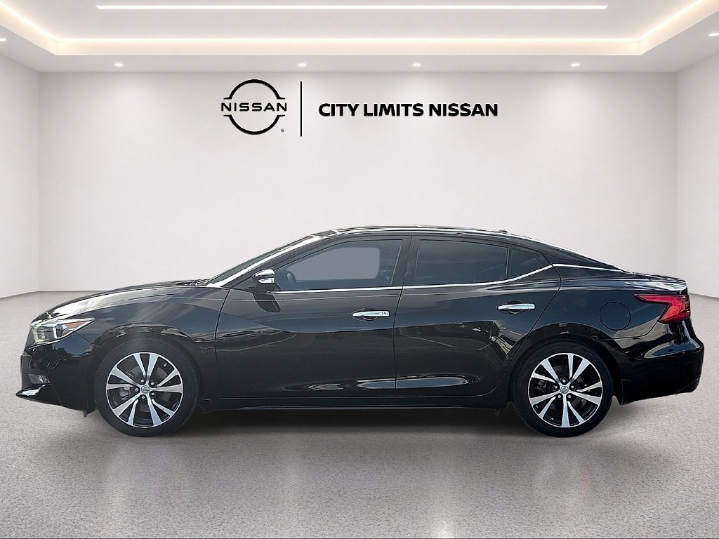 Used 2018 Black Nissan Platinum image 3