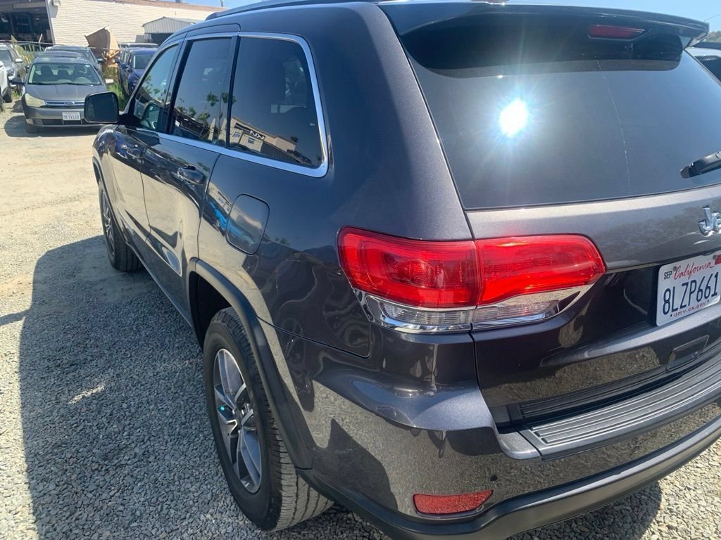 Used 2019 Granite Crystal Metallic Clearcoat Jeep Laredo E image 8