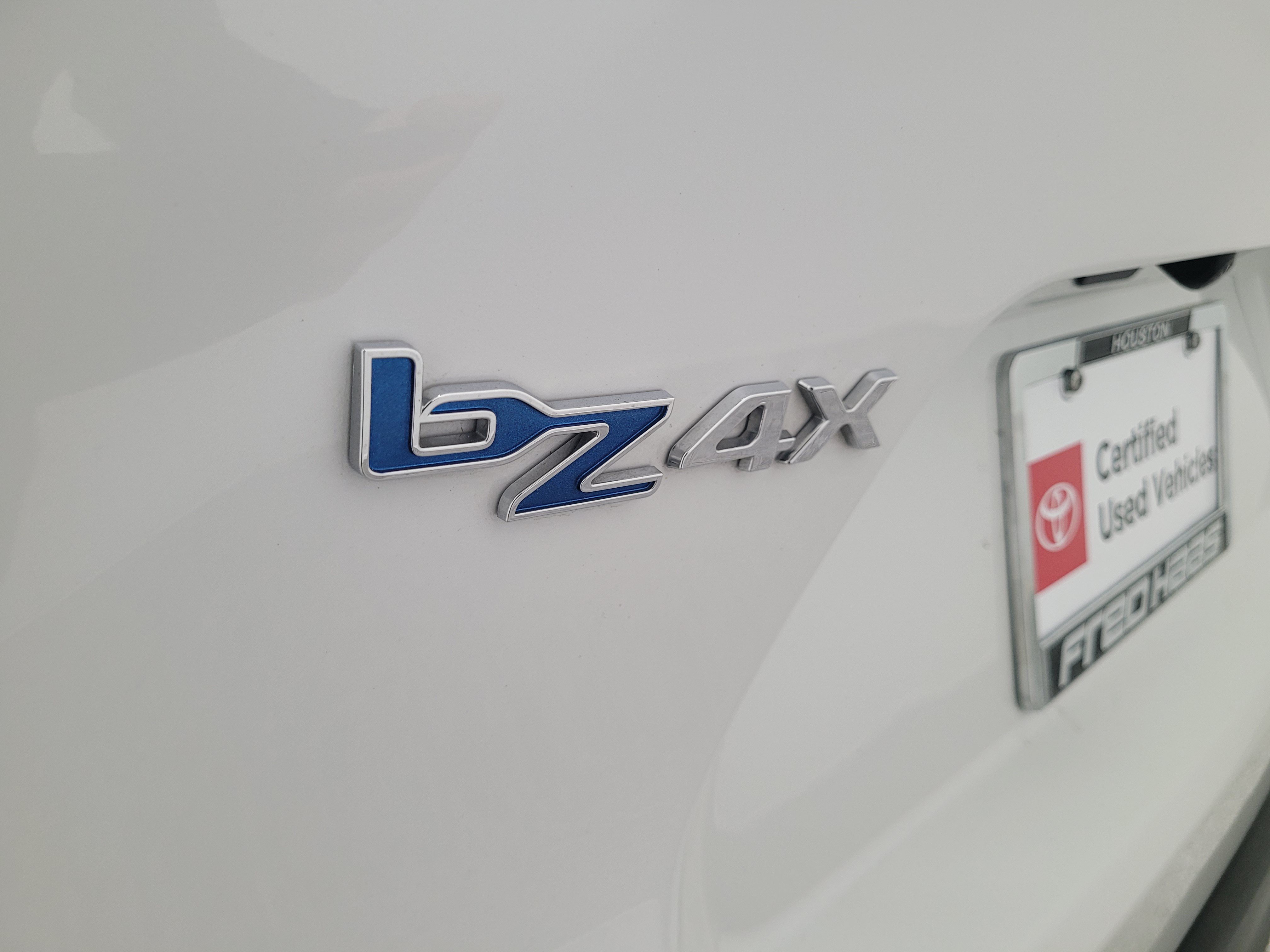 Certified Used 2024 White Toyota  image 7