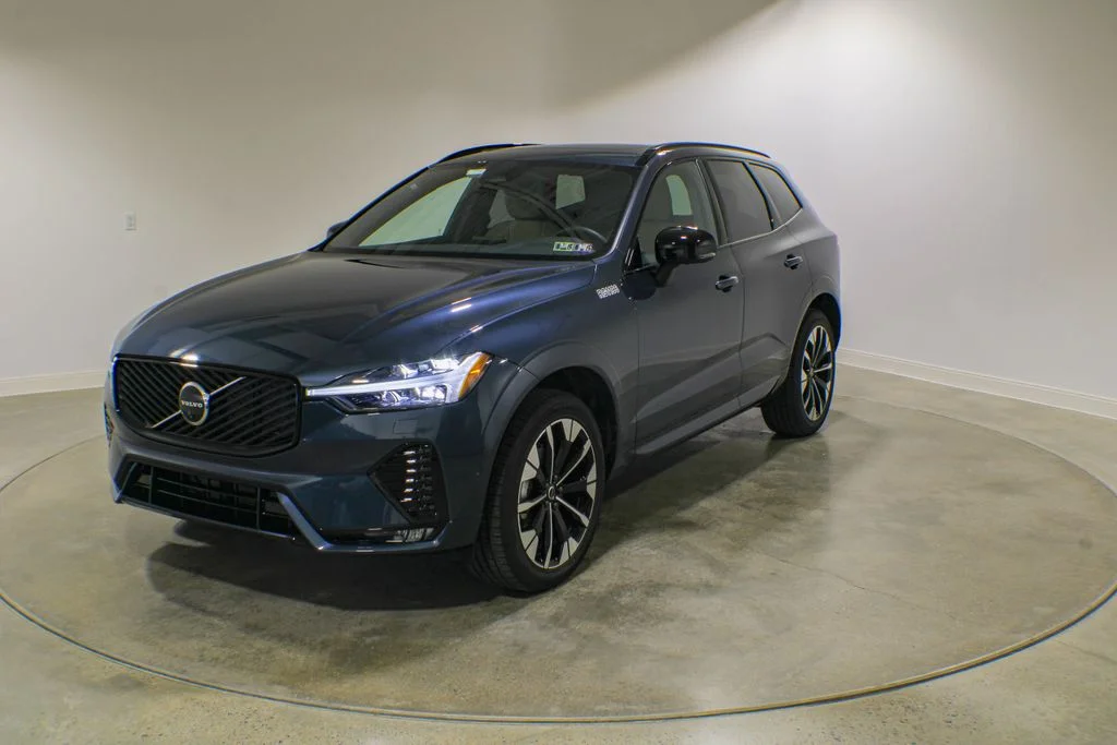 2026 Volvo XC60 B5 Plus Dark AWD's photo