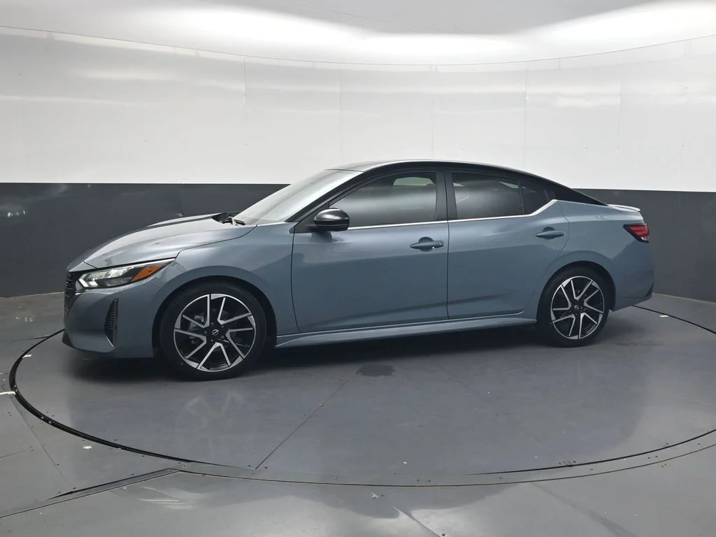 Used 2025 Gray Nissan SR image 13