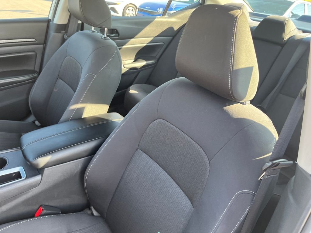 Used 2025 White Nissan 2.5 SV image 12