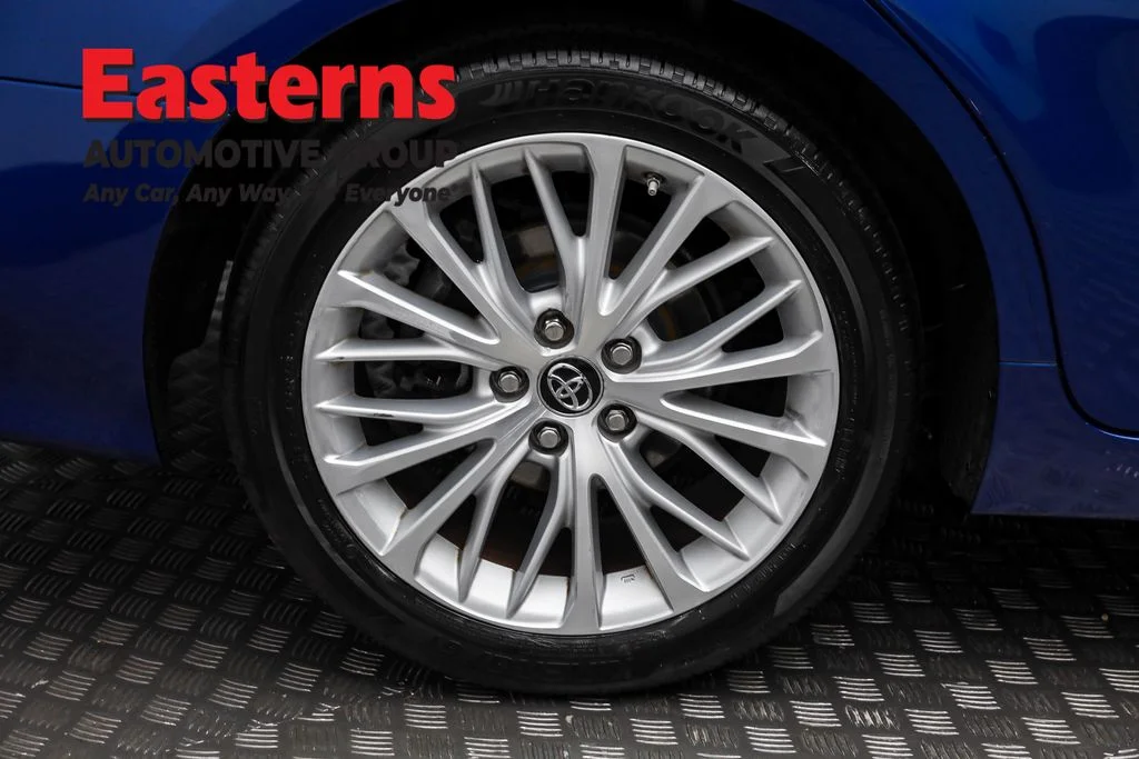 Used 2018 Blue Toyota XLE image 27