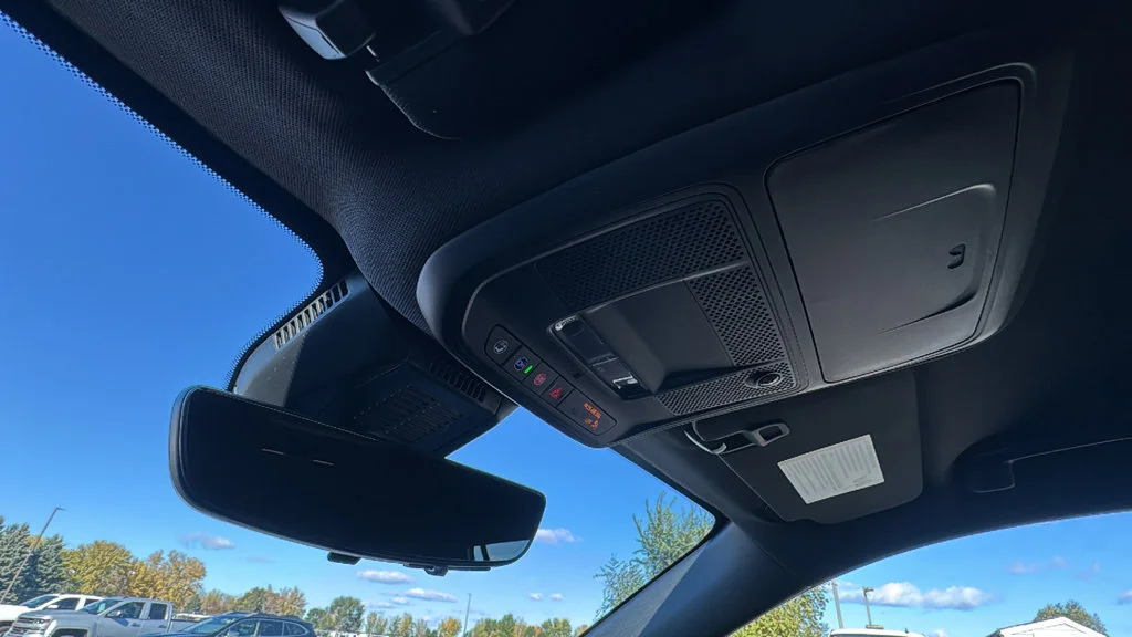 New 2027 Summit White Chevrolet LT image 30