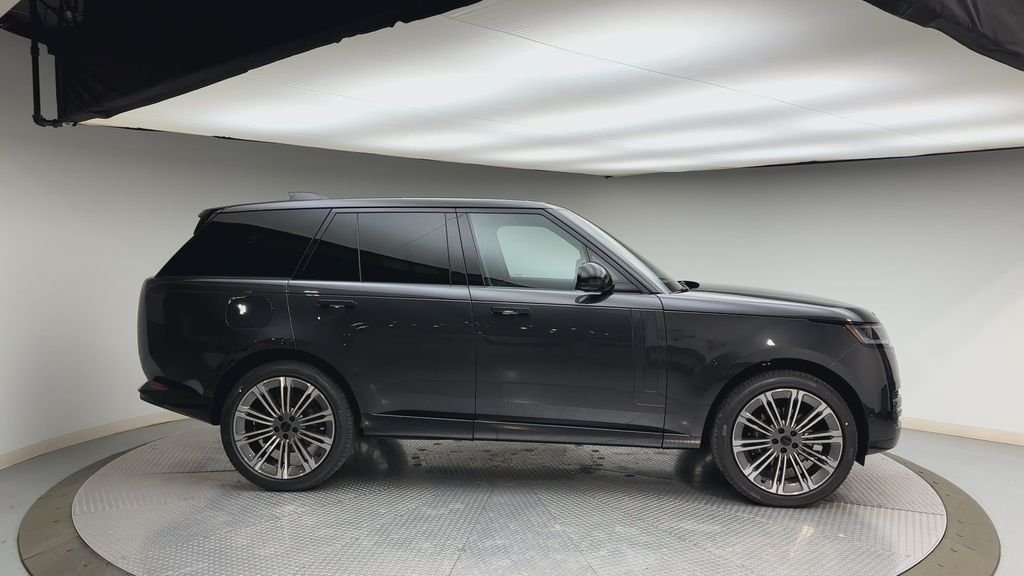 New 2026 Carpathian Grey Land Rover SE image 9