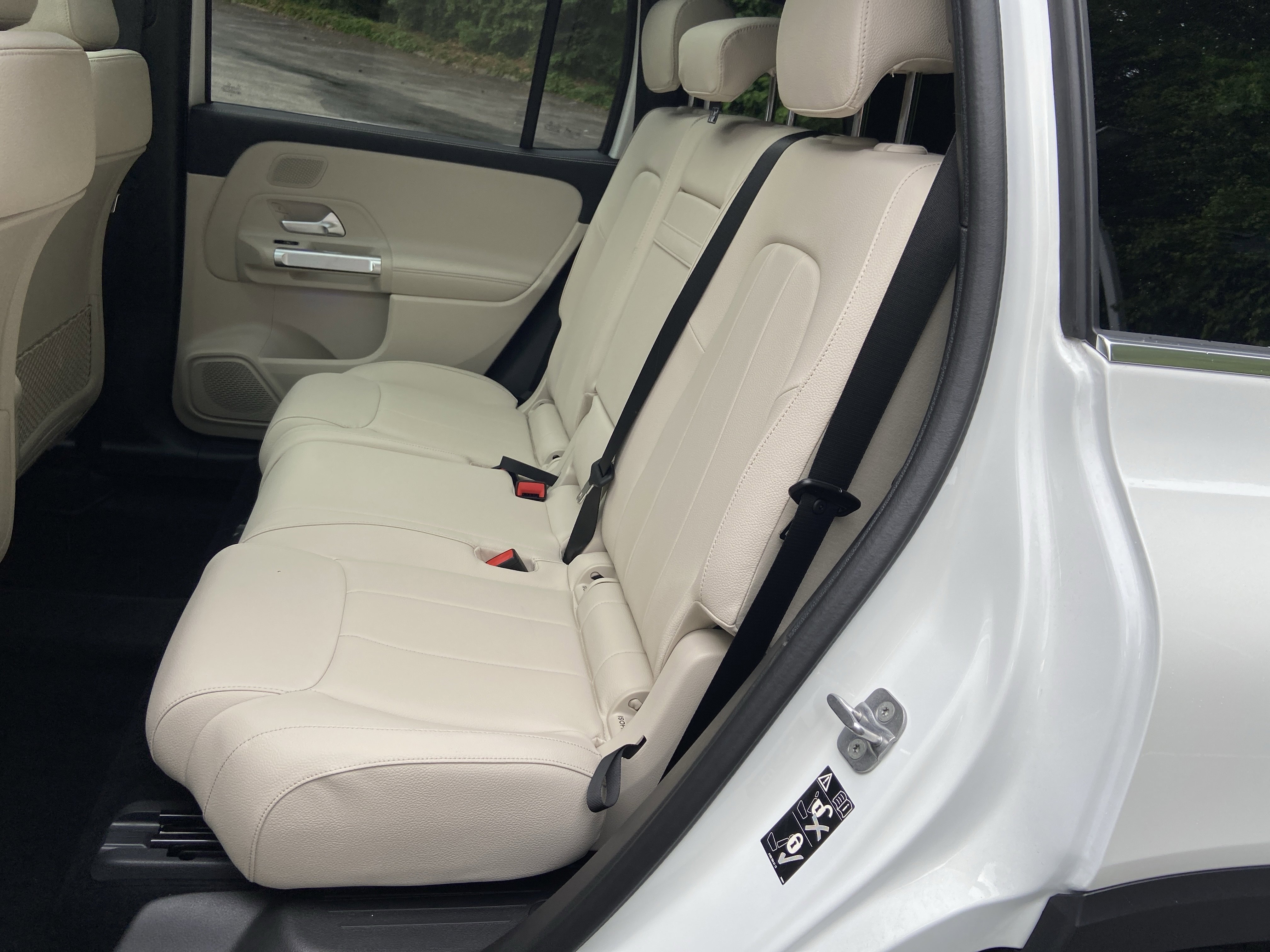 New 2026 Polar White Mercedes-Benz GLB 250 SUV image 36