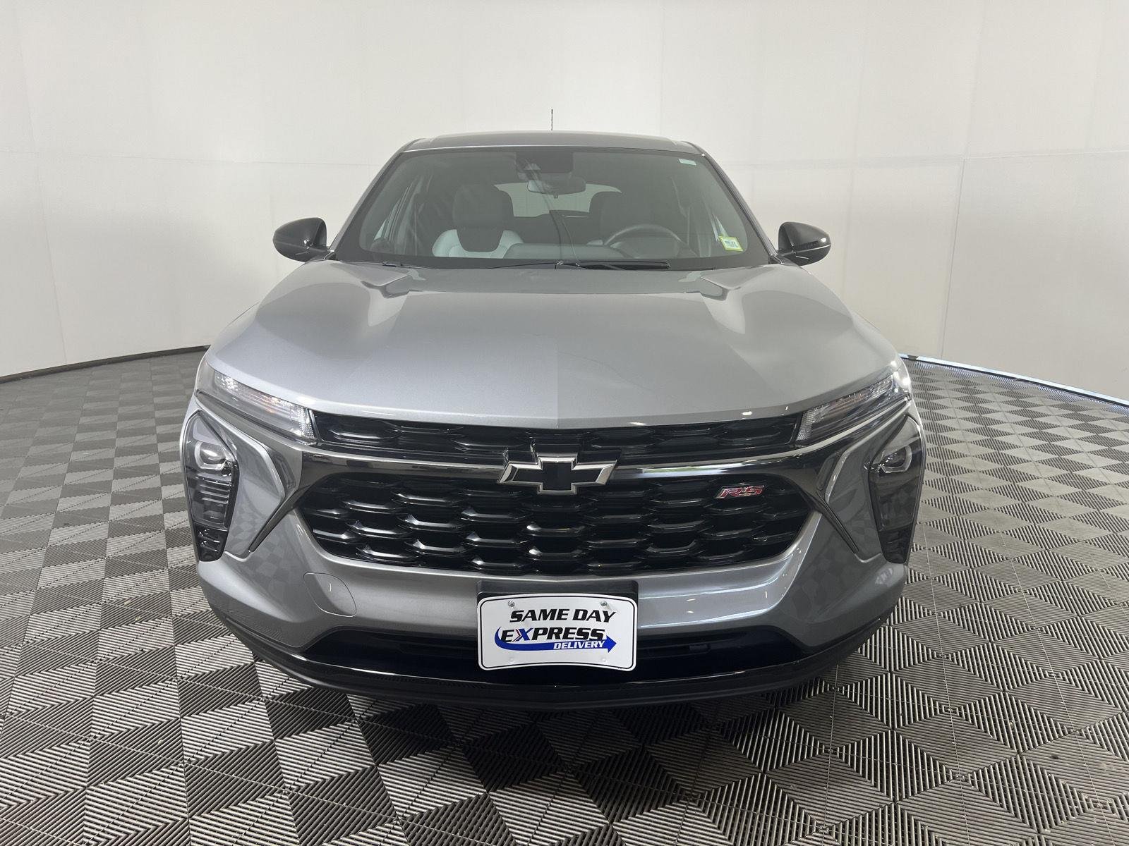 Used 2025 Sterling Gray Metallic Chevrolet 1RS image 26