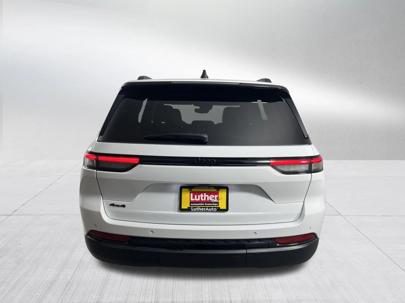 Used 2022 Bright White Clearcoat Jeep Altitude image 6