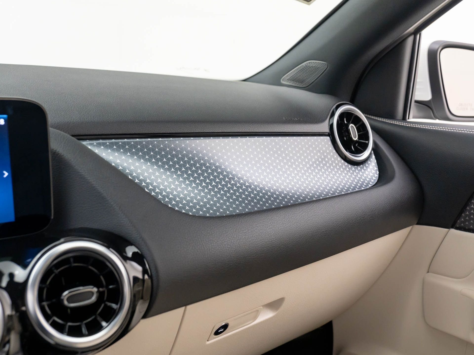 Certified Used 2026 White Mercedes-Benz GLA 250 image 29