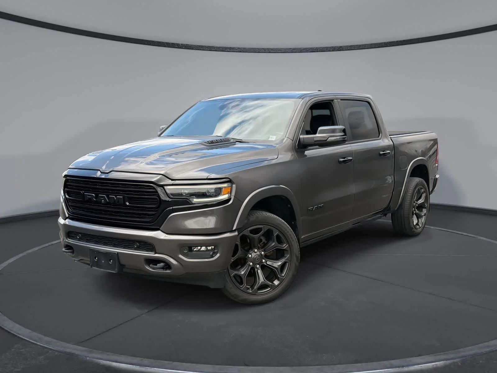 2023 RAM 1500 Limited 4x4 Crew Cab 5'7's photo