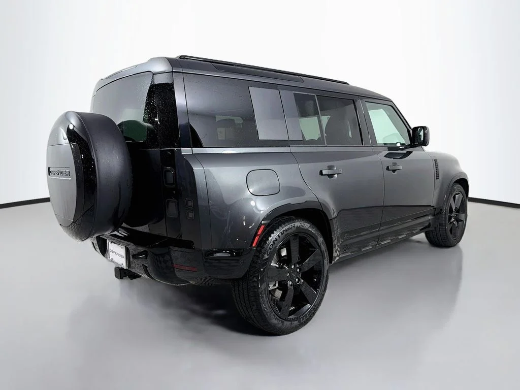 New 2026 Carpathian Grey Land Rover X-Dynamic SE image 5