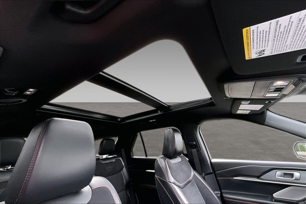 Used 2025 White Metallic Ford ST image 11