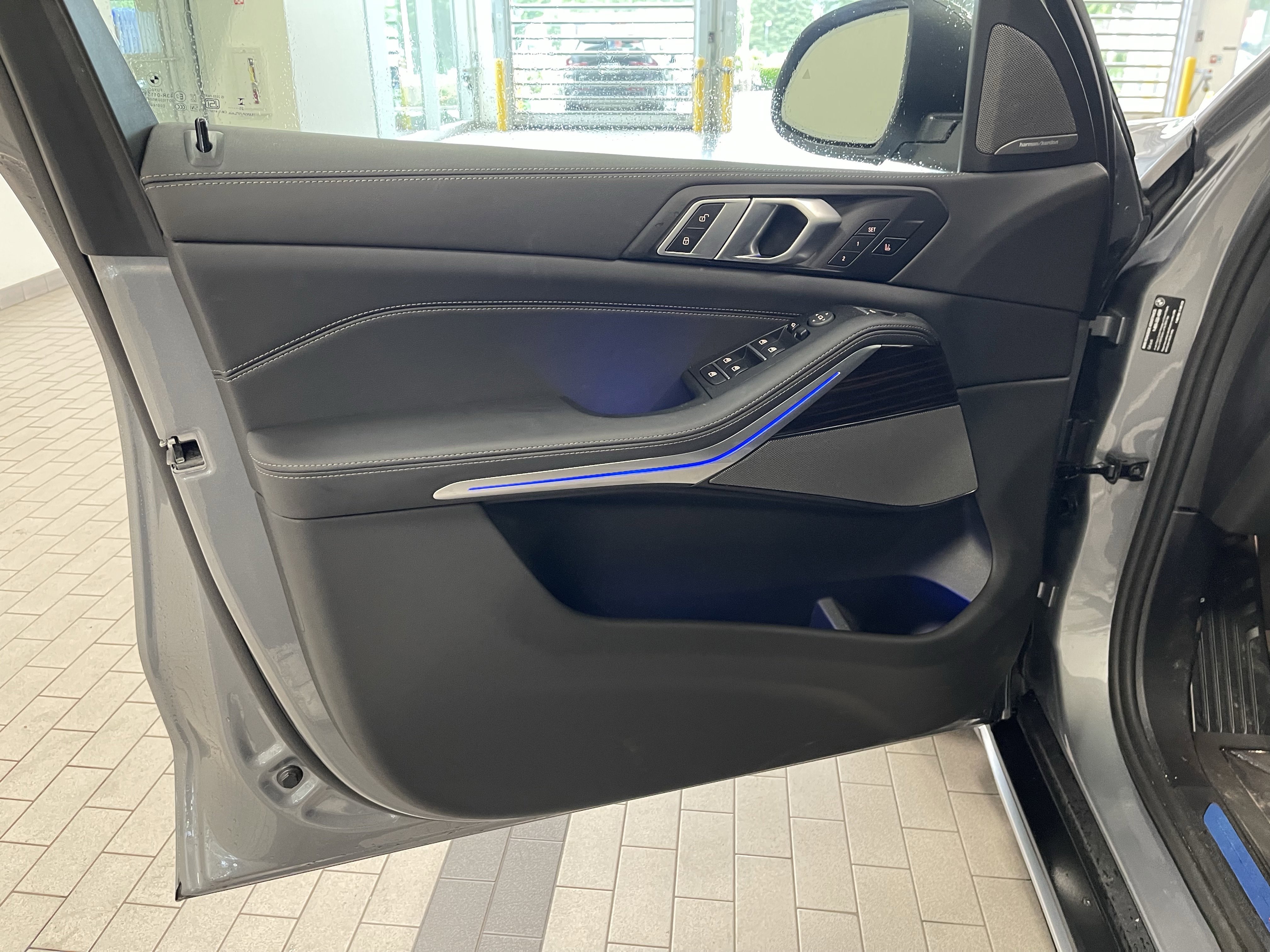 Used 2026 SKYSCRAPER GREY M BMW xDrive40i image 9
