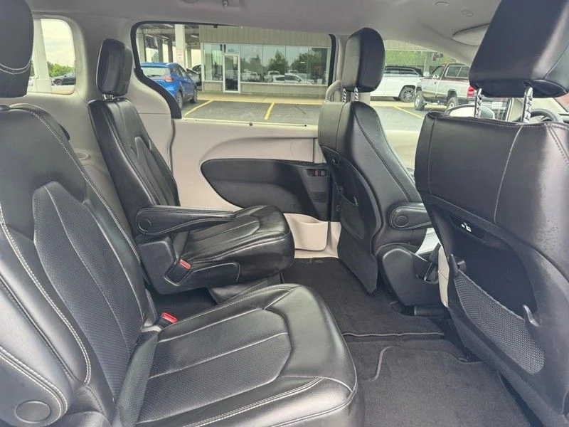 Used 2023 White Chrysler Touring L image 11