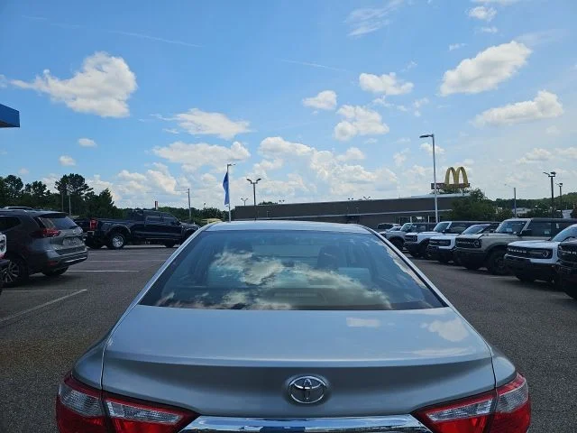 Used 2016 Gray Toyota LE image 5
