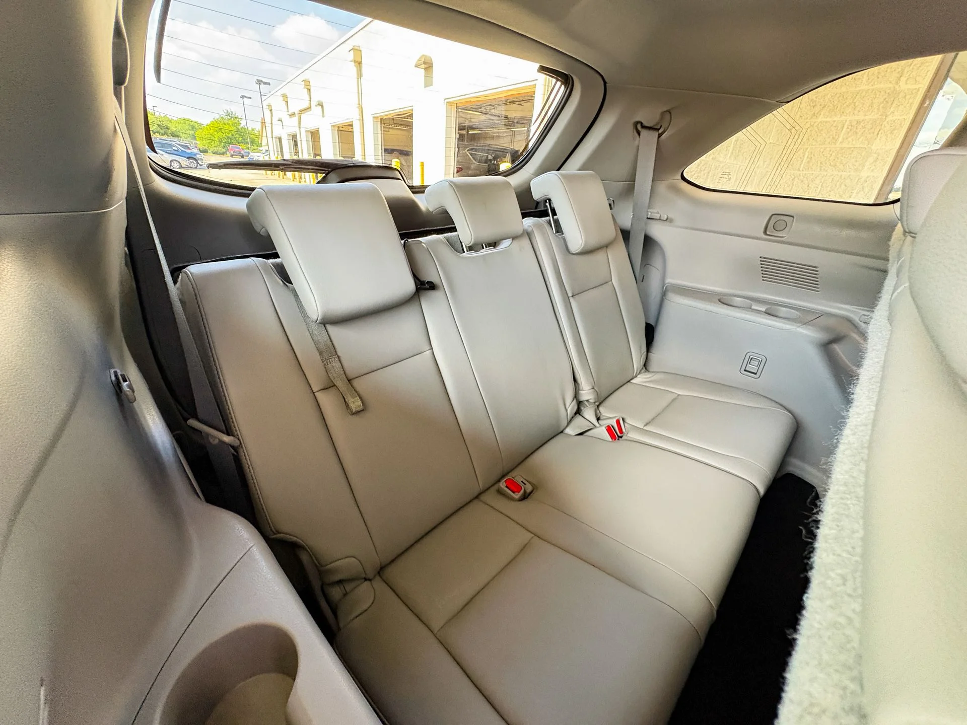 Used 2019 White Toyota XLE image 32