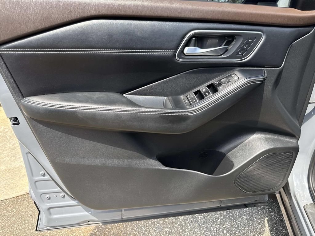 Used 2021 Gray Nissan Platinum image 21