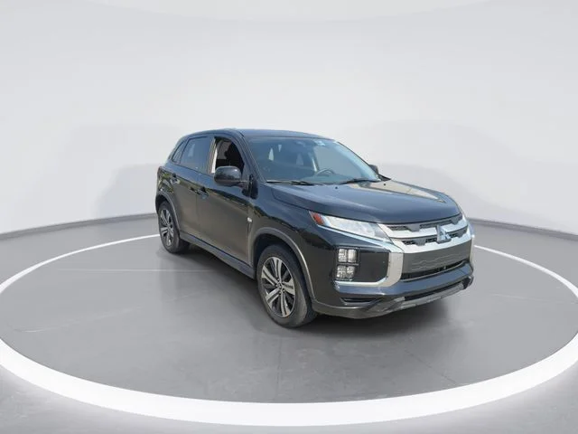 Used 2025 Black Mitsubishi  image 3