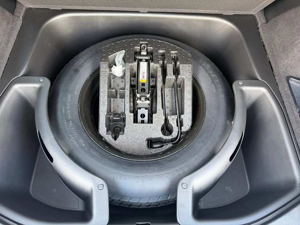 Used 2020 White Jeep Altitude image 28