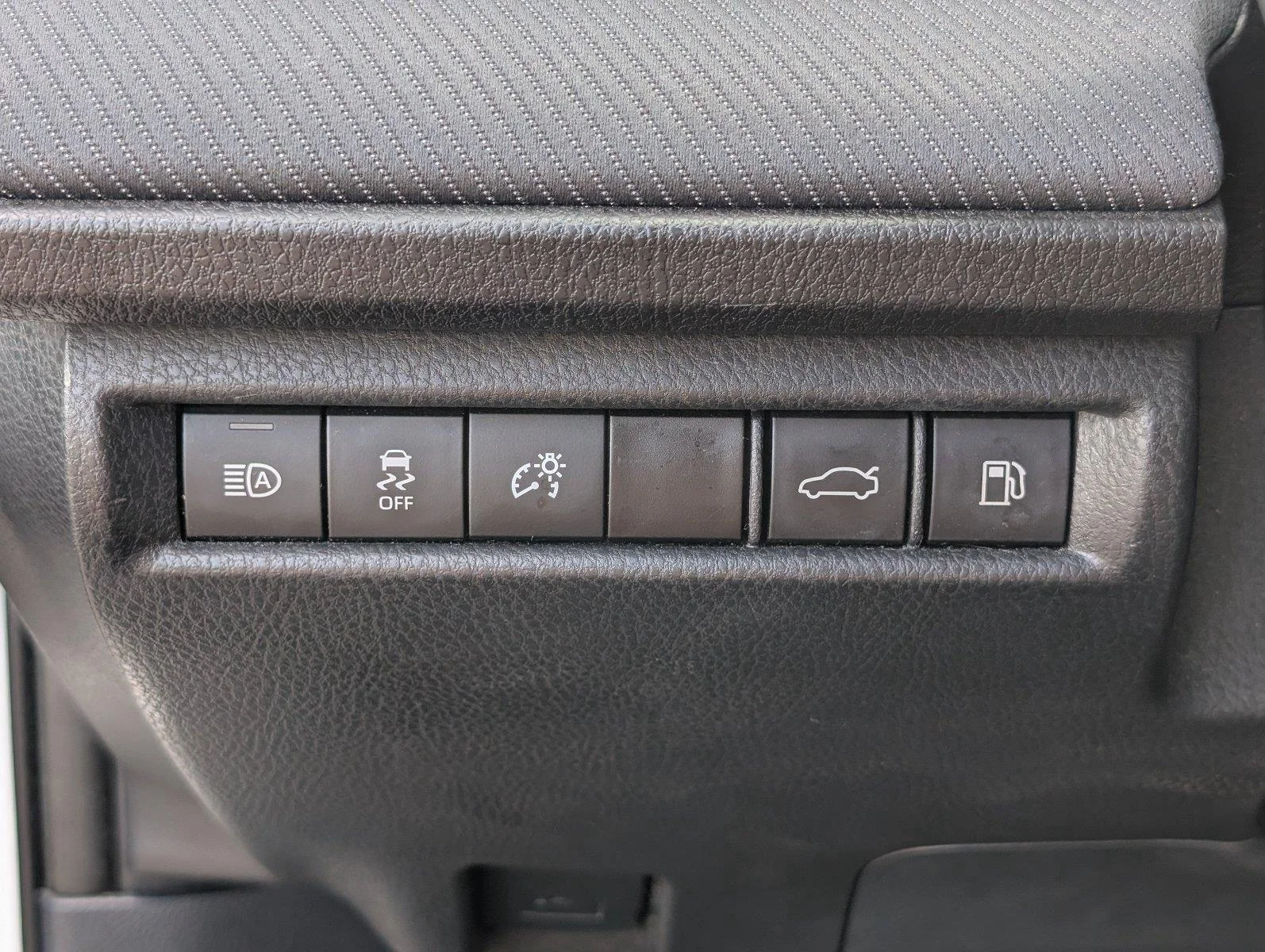 Used 2025 Ice Cap Toyota SE image 30