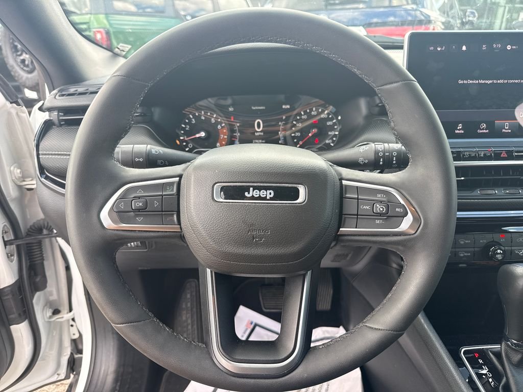 Used 2023 White Jeep Latitude image 18
