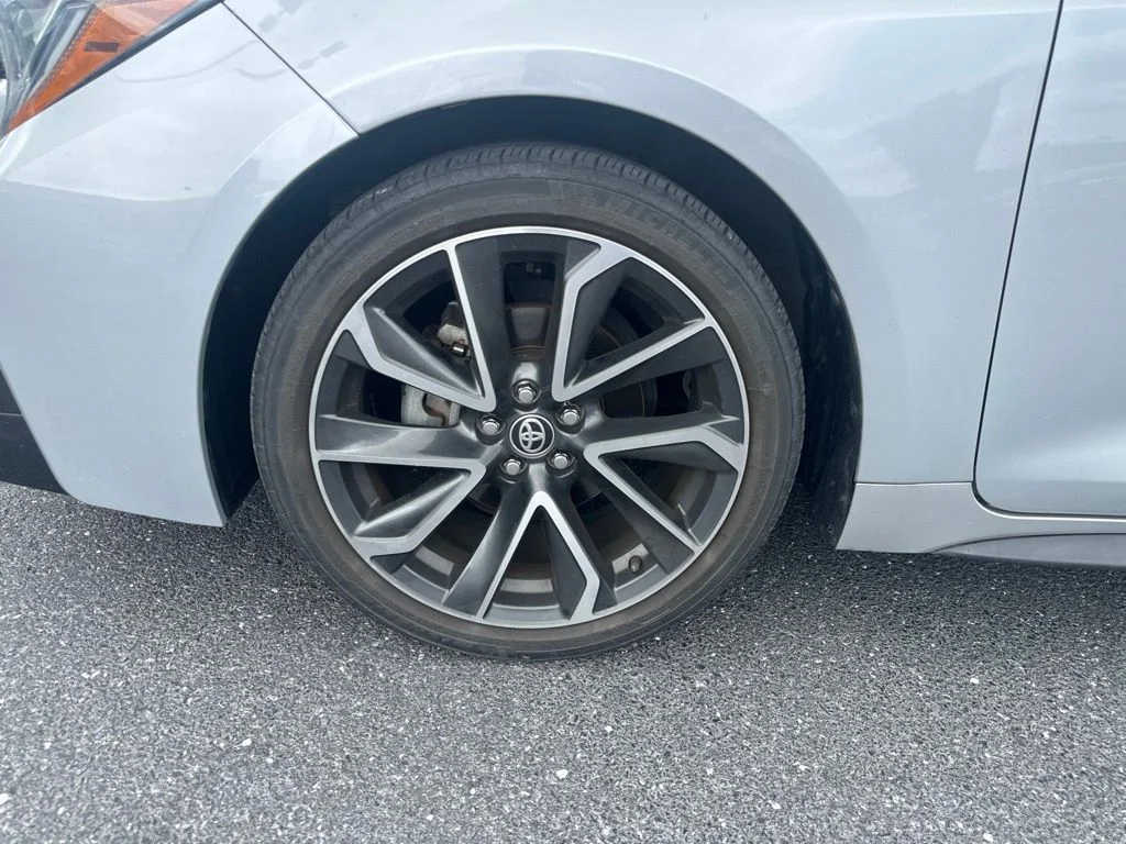 Used 2020 Classic Silver Metallic Toyota SE image 9