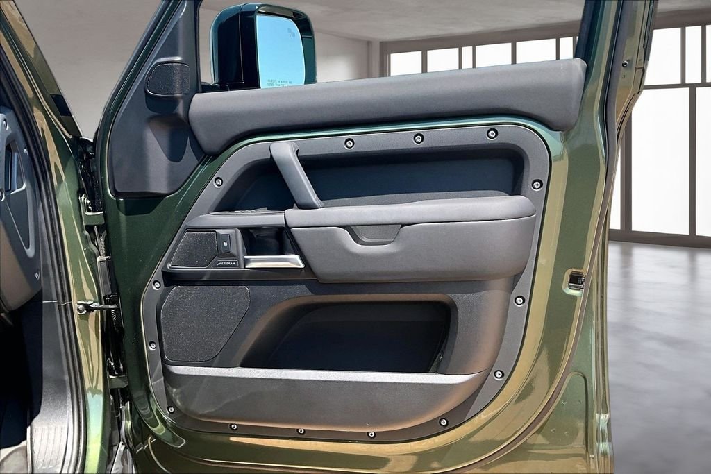 Used 2026 Green Land Rover S image 18