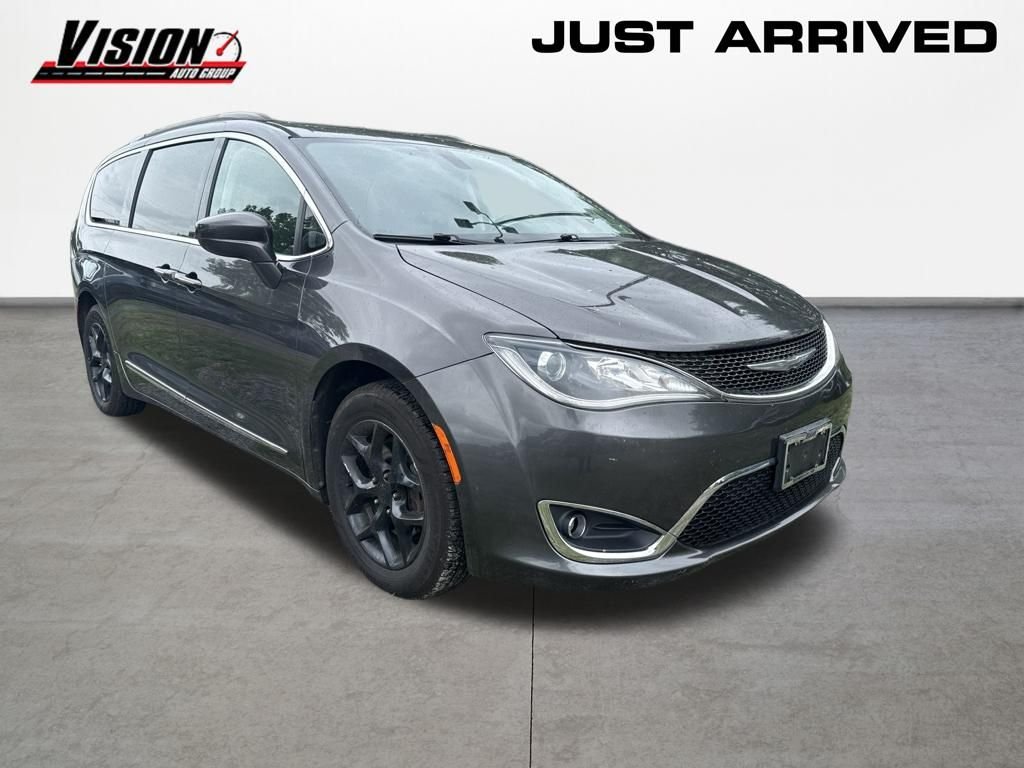 Used 2017 Gray Chrysler Touring L image 6