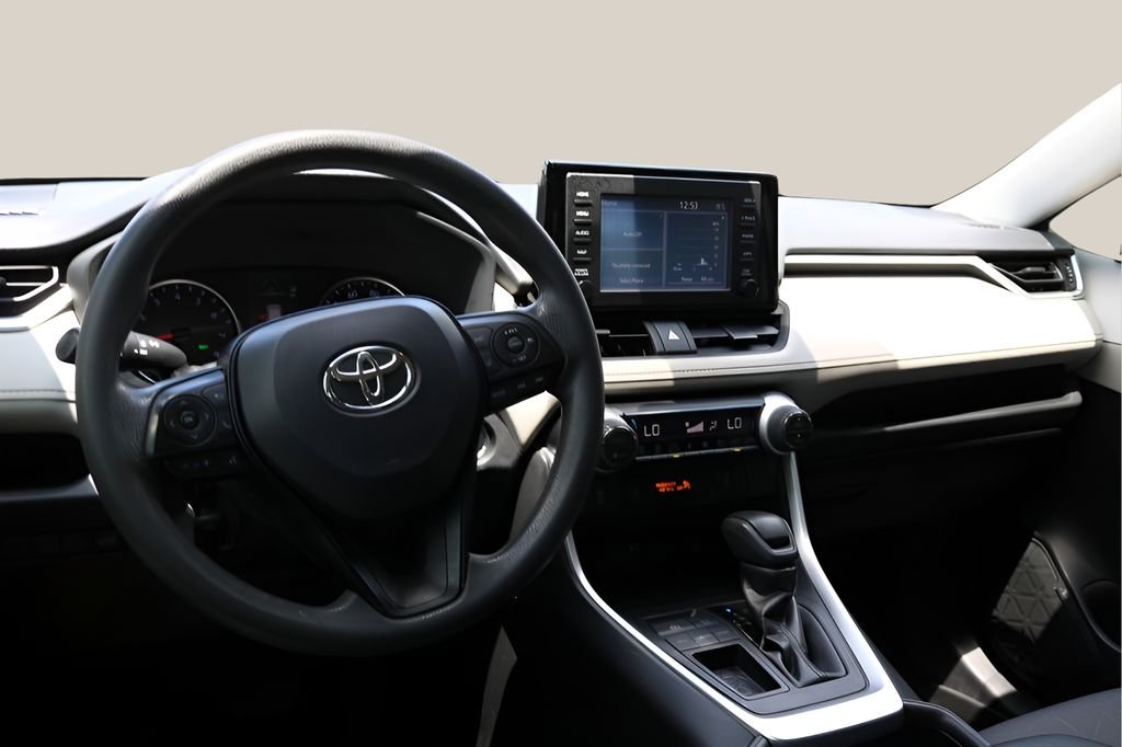 Used 2019 Silver Toyota XLE image 15