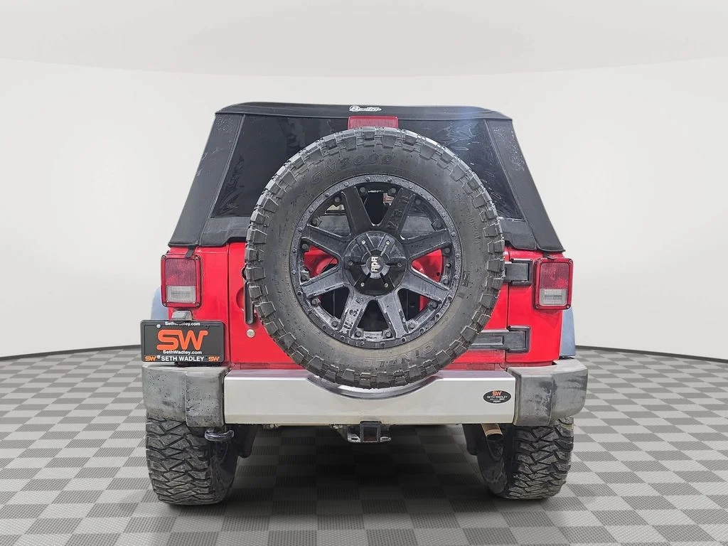Used 2015 Red Jeep Sahara image 40