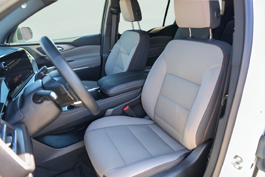 2026 Chevrolet Traverse LT - Photo 9