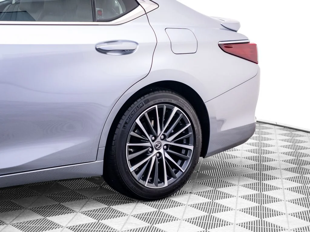 Used 2023 Silver Lexus 300h image 33
